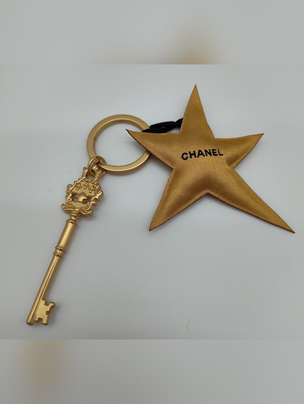 CHANEL Limited Edition Gold Comet Star Key Charm Gifting Line Collectible Japan - Picture 4 of 6
